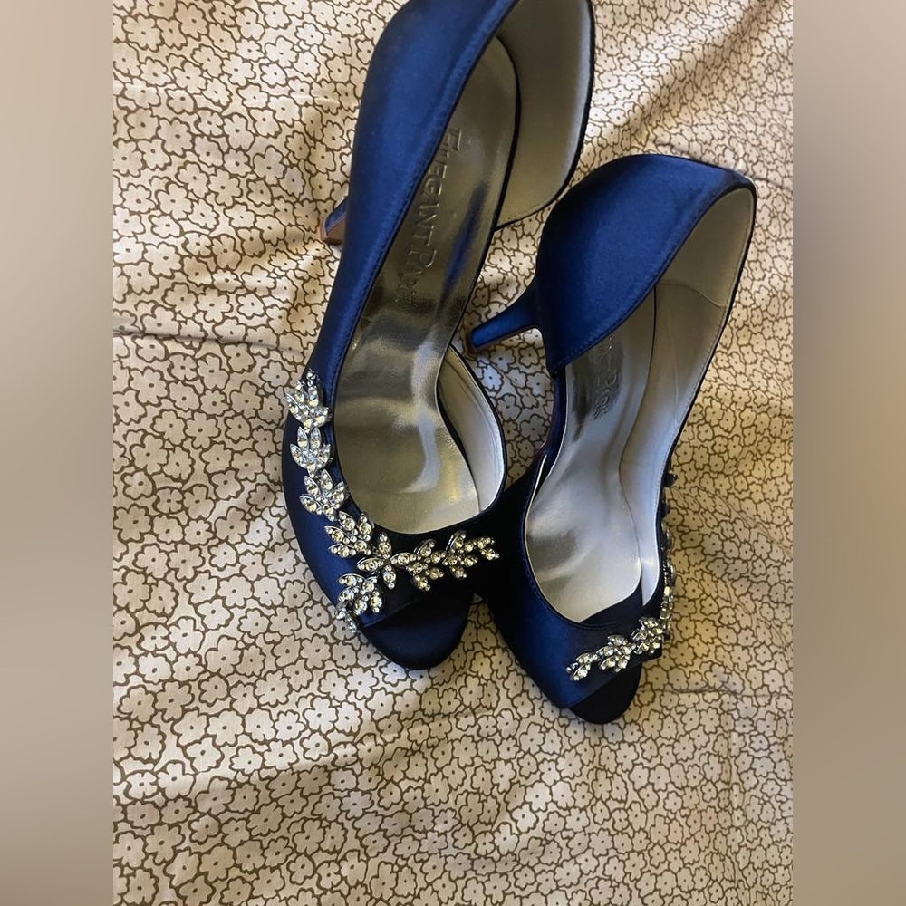 I used them for a few hrs the size is 8 but feels more like q 8.5